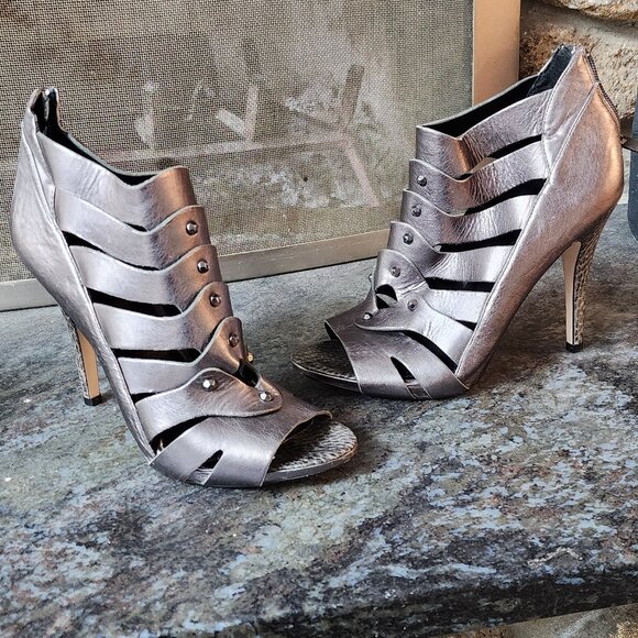 White House Black Market Chrome Caged Heels Size 8.5M - Picture 1 of 16